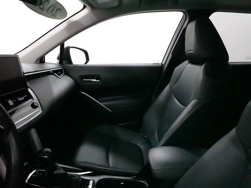 Used 2023 Toyota Corolla Cross XLE w/ Convenience Package image 13