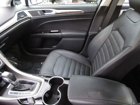 Used 2016 Ford Fusion SE w/ Equipment Group 502A image 21