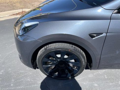 Used 2023 Tesla Model Y Long Range AWD/4WD image 23