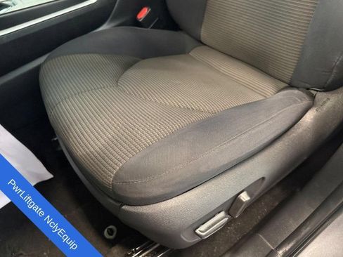 Used 2023 Toyota Highlander FWD image 17