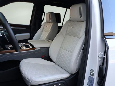 Certified 2025 Cadillac Escalade Sport Platinum image 13