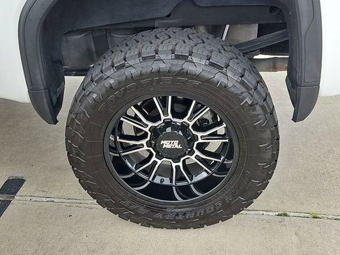 Used 2022 GMC Sierra 1500 AT4 w/ AT4 Premium Package AWD/4WD image 8