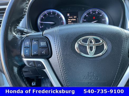 Used 2018 Toyota Highlander XLE AWD/4WD image 30