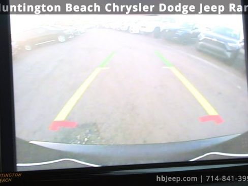 Used 2023 Chrysler Pacifica Touring-L image 28