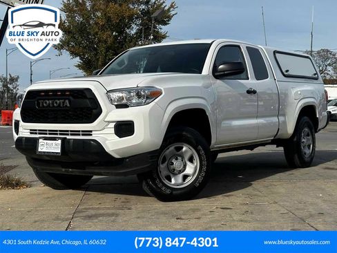Used 2023 Toyota Tacoma SR image 1