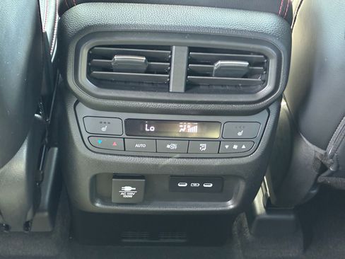 Used 2025 Honda Pilot Black Edition image 26