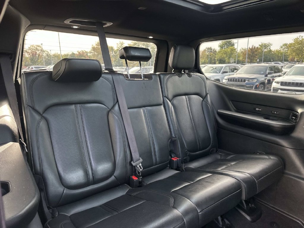 Used 2023 Jeep Wagoneer Series II AWD/4WD image 16