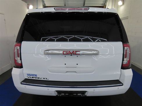 Used 2020 GMC Yukon XL Denali RWD image 11