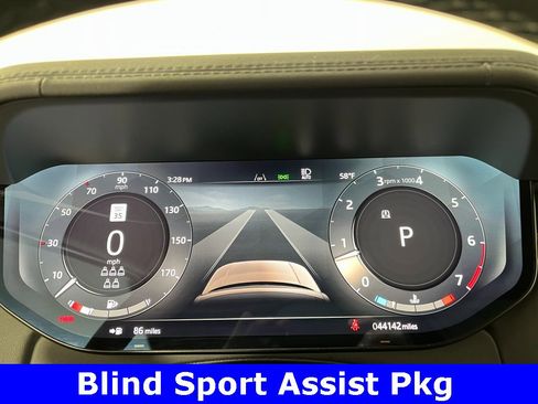 Used 2024 Land Rover Range Rover Long Wheelbase SE image 4