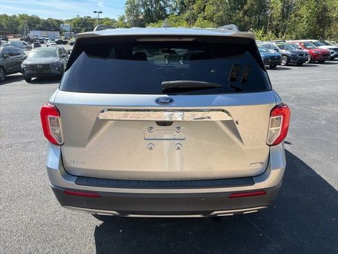 Used 2020 Ford Explorer XLT w/ Equipment Group 202A image 4