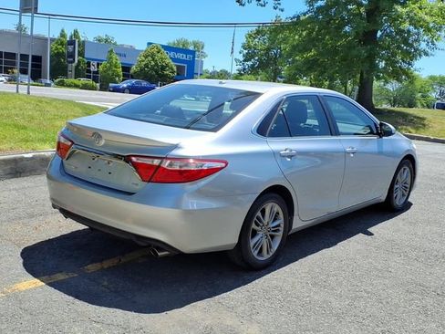 Used 2015 Toyota Camry SE FWD image 5
