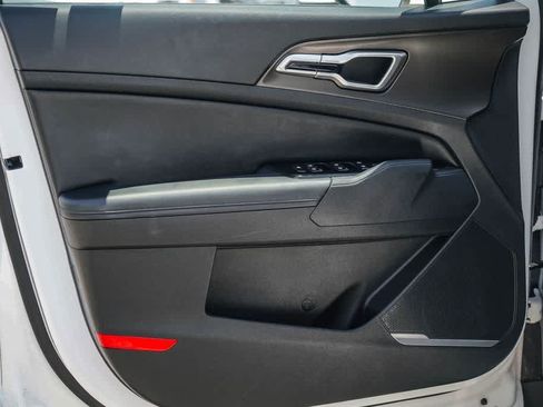 Certified 2025 Kia Sportage EX FWD image 19
