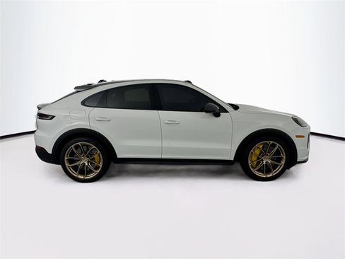 Used 2024 Porsche Cayenne Turbo GT image 4