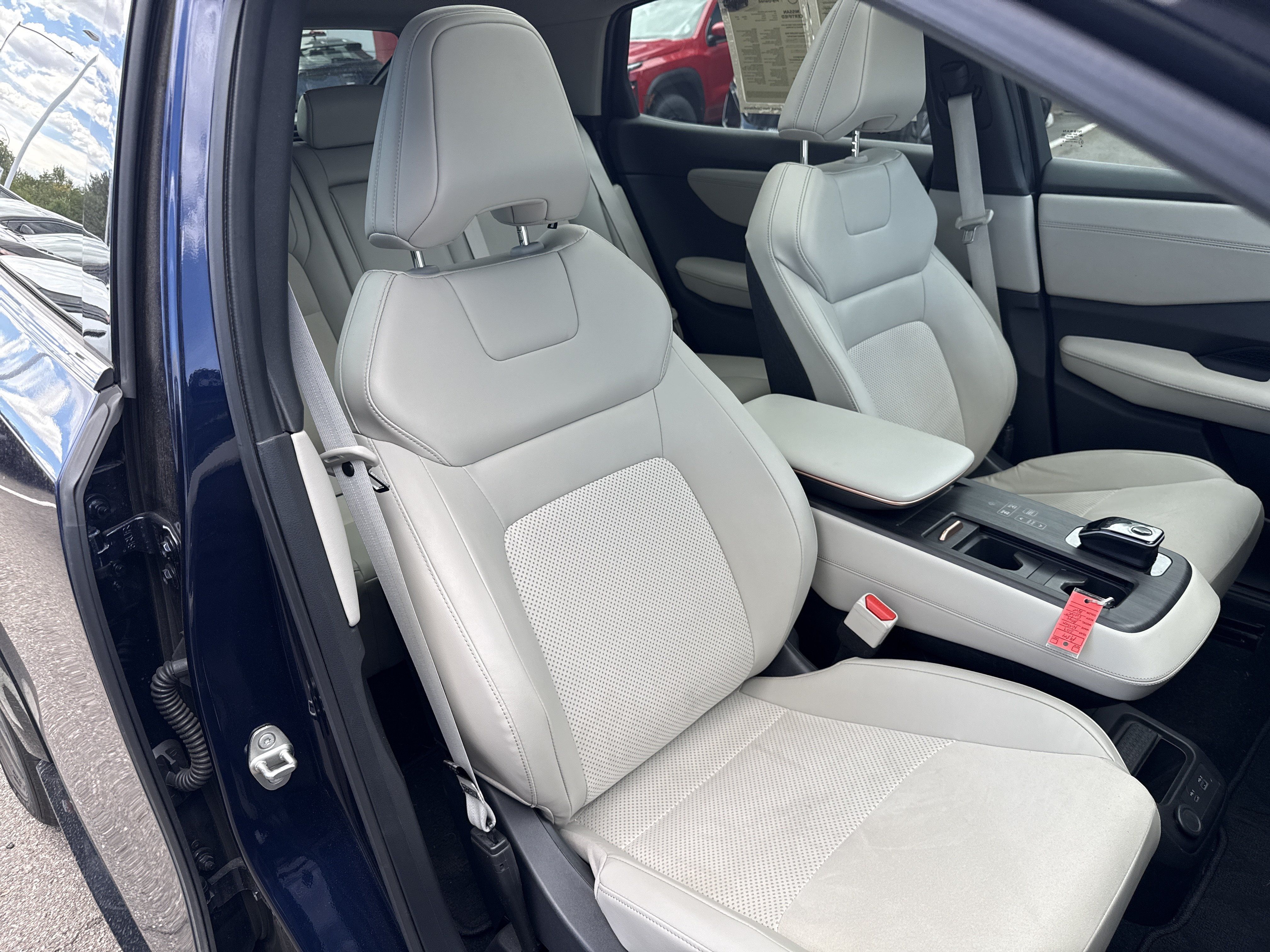 Used 2024 Nissan Ariya AWD image 13
