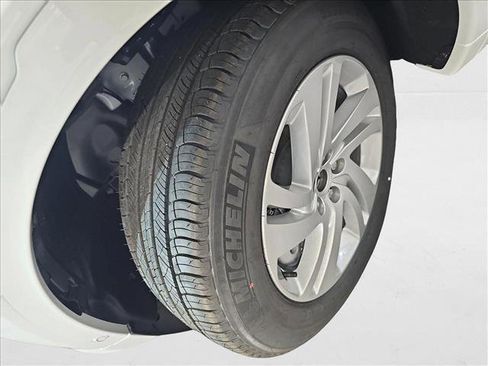 New 2025 Land Rover Discovery Sport S image 29