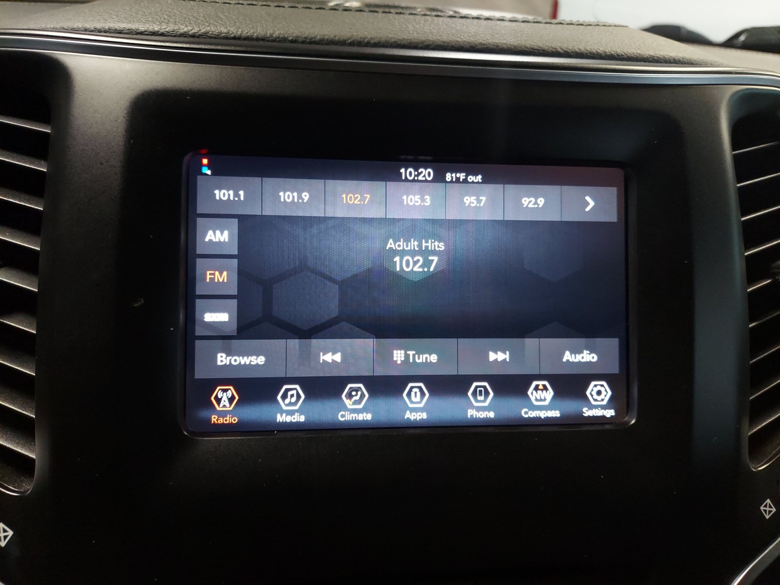 Used 2020 Jeep Cherokee Latitude Plus FWD image 17