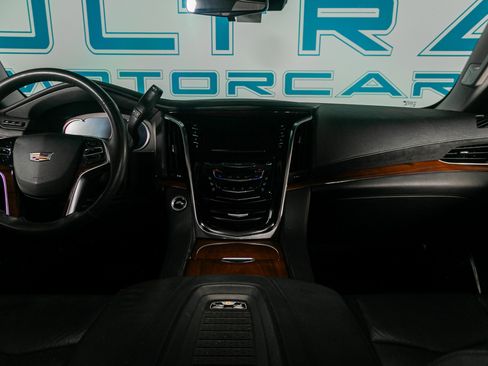 Used 2018 Cadillac Escalade Premium Luxury image 15