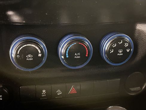 Used 2016 Jeep Wrangler Unlimited Sport w/ Connectivity Group image 21