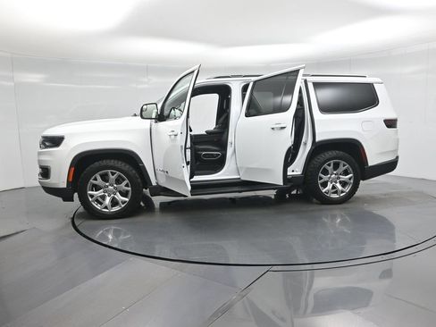 Used 2022 Jeep Wagoneer Series II image 36