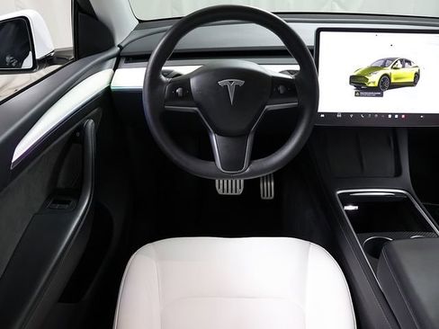Used 2022 Tesla Model Y Performance image 14