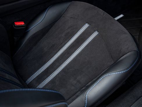 Used 2022 Aston Martin V8 Vantage Roadster RWD image 34