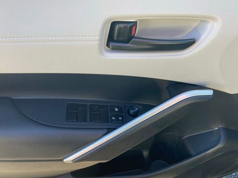 Used 2024 Toyota Corolla Cross L image 21