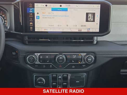 Used 2025 Jeep Wrangler Unlimited Sahara AWD/4WD image 28