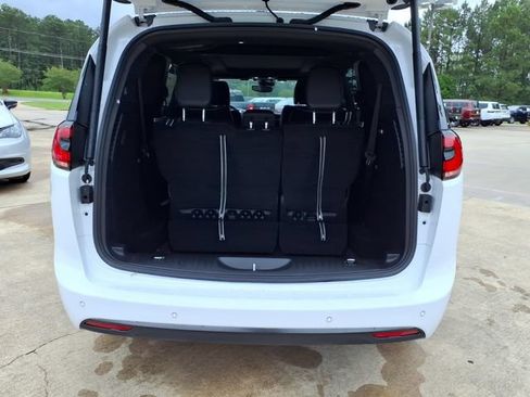 New 2027 Chrysler Pacifica Limited FWD image 19