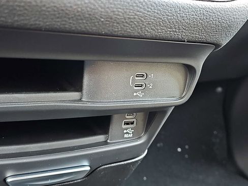 New 2026 Chrysler Pacifica Select image 15