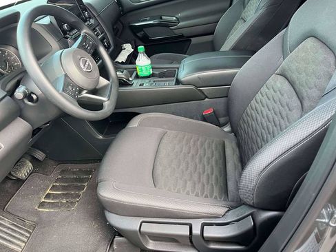 Used 2025 Nissan Pathfinder S FWD image 5