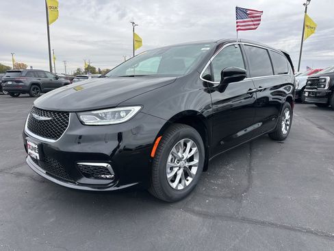 New 2026 Chrysler Pacifica Select image 15