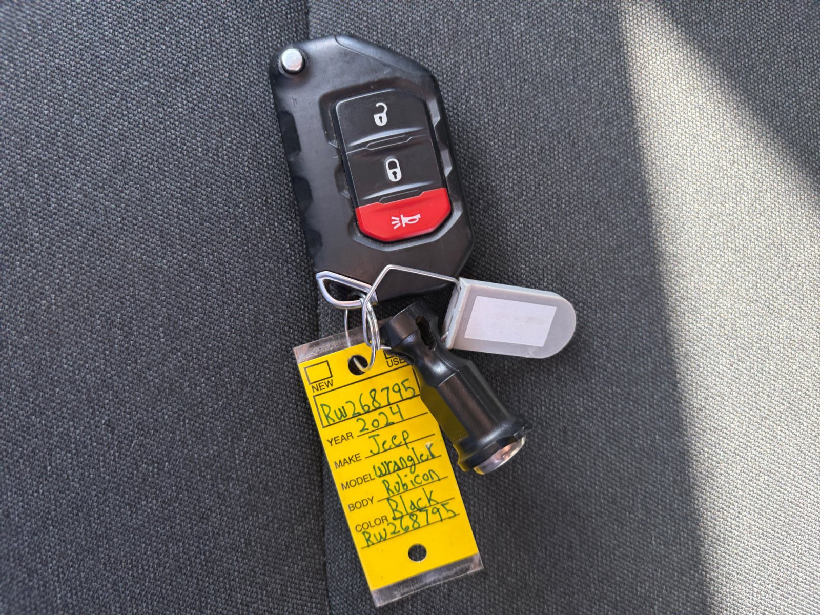 Used 2024 Jeep Wrangler Unlimited Rubicon AWD/4WD image 33