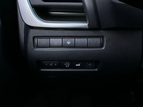 Used 2025 Nissan Rogue SV image 22