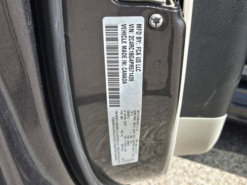 Used 2023 Chrysler Pacifica Touring-L FWD image 33