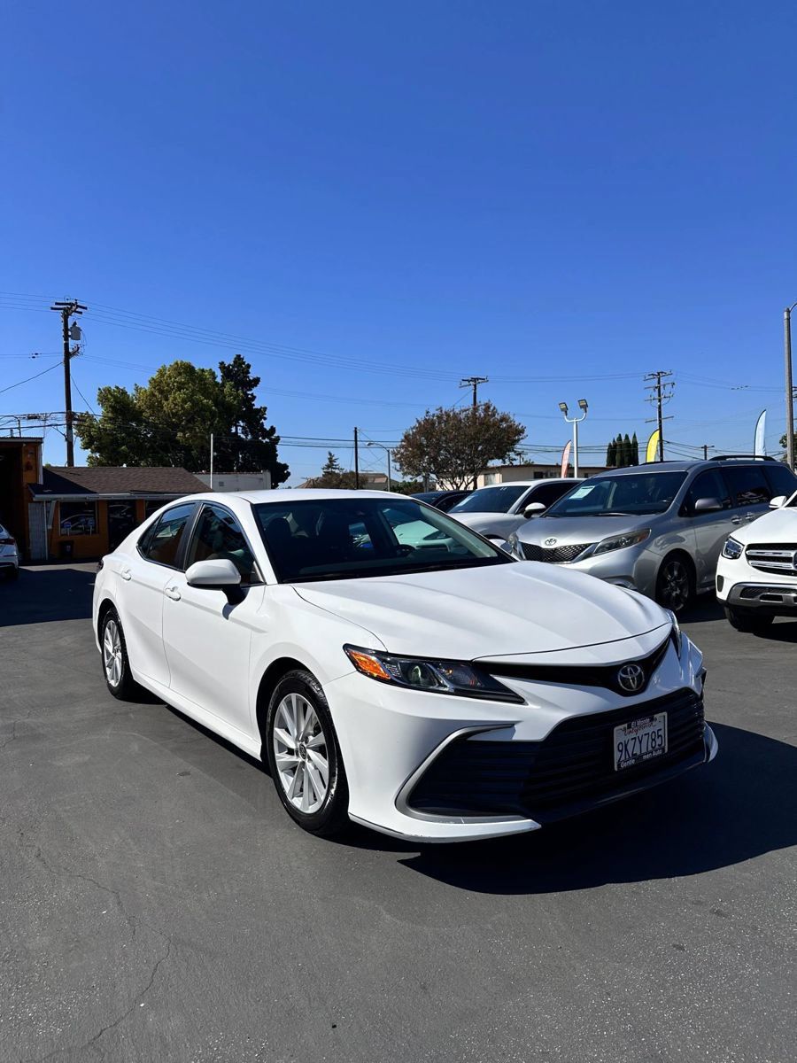 Used 2022 Toyota Camry LE FWD image 2