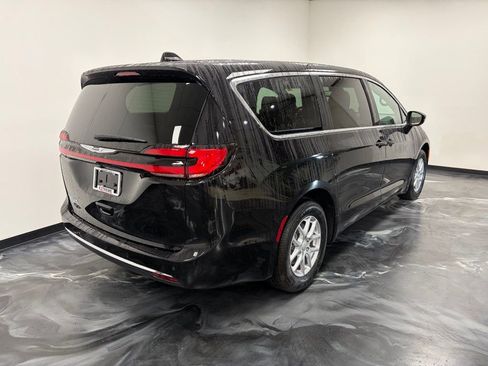 New 2026 Chrysler Pacifica Select image 19