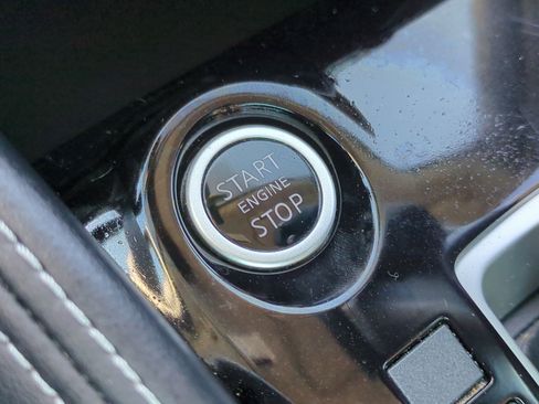 Used 2020 Nissan Kicks SV image 22