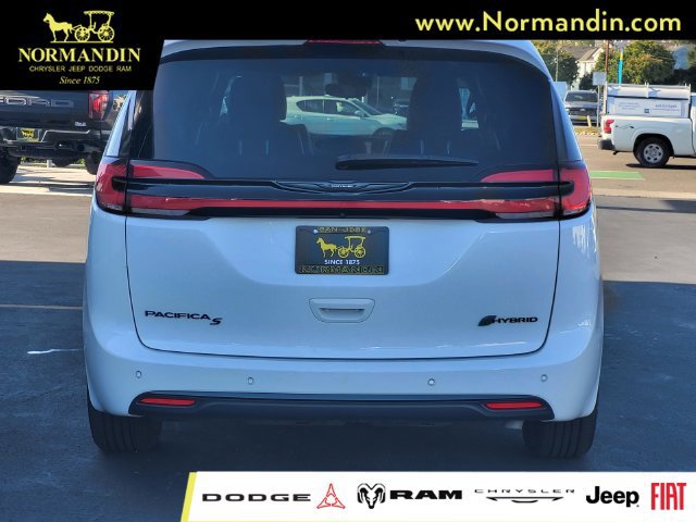 Used 2024 Chrysler Pacifica Limited FWD image 5