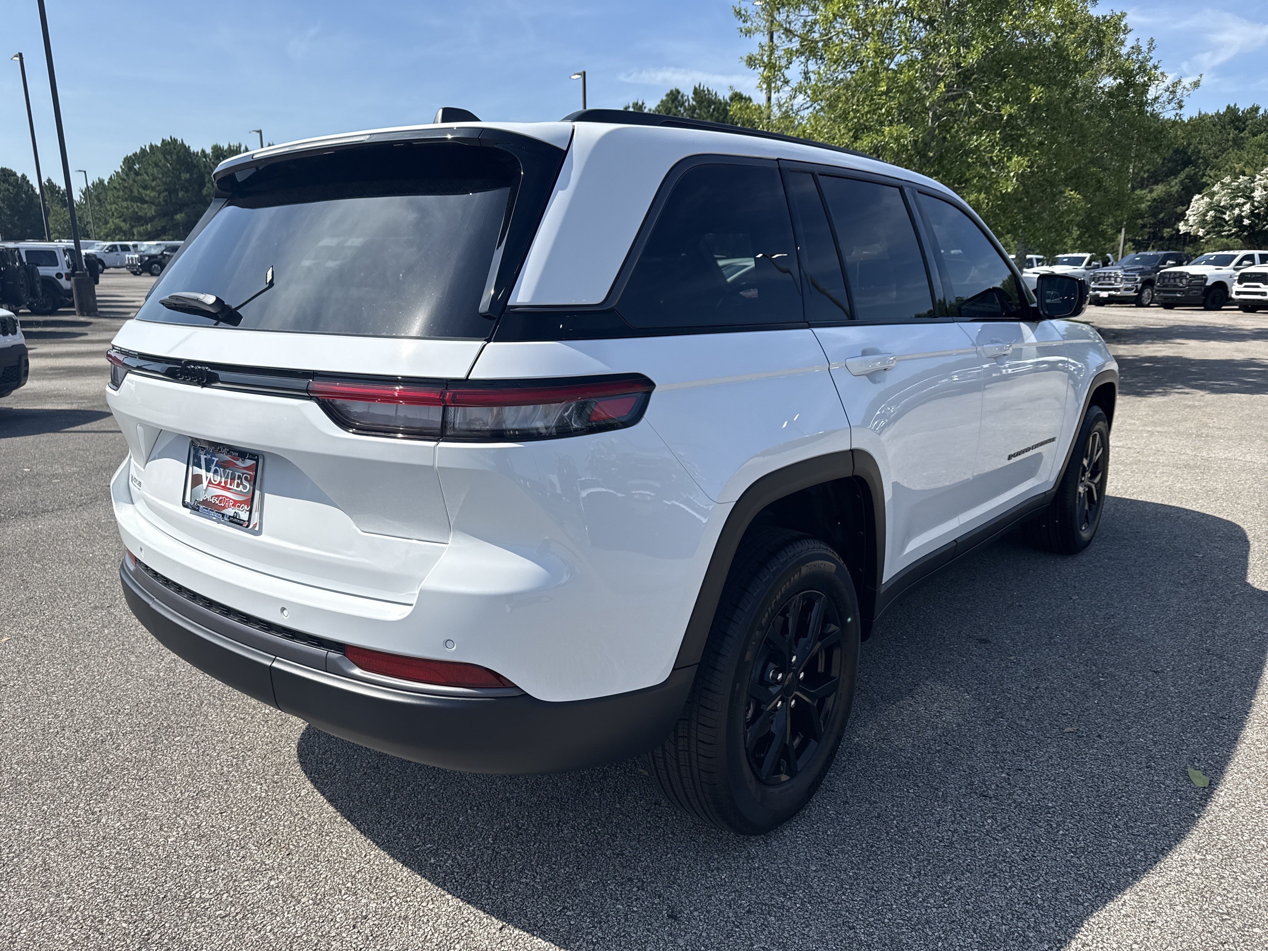 New 2026 Jeep Grand Cherokee Altitude RWD image 7