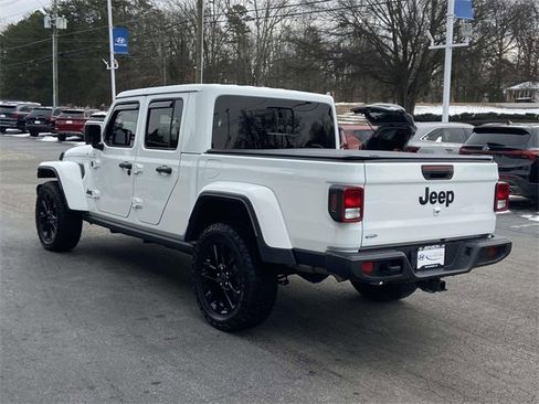 Used 2025 Jeep Gladiator Nighthawk image 5