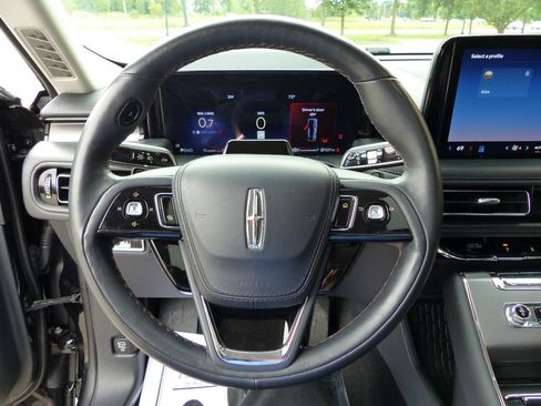Used 2025 Lincoln Aviator AWD image 22