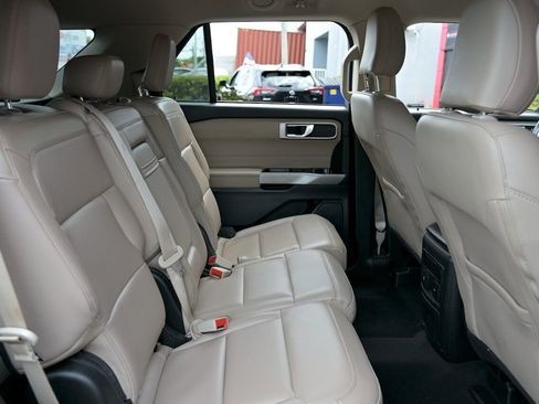 Used 2023 Ford Explorer XLT w/ Equipment Group 202A image 14