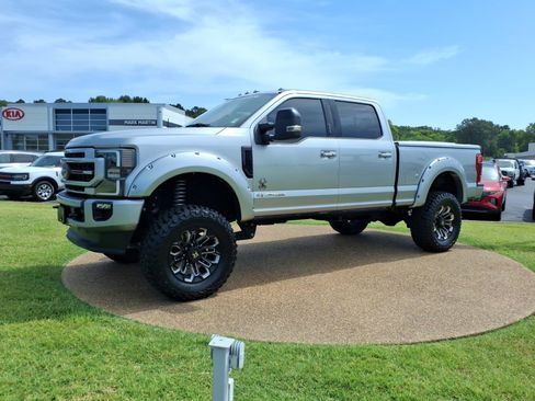 Used 2022 Ford F250 Lariat w/ Black Appearance Package AWD/4WD image 3