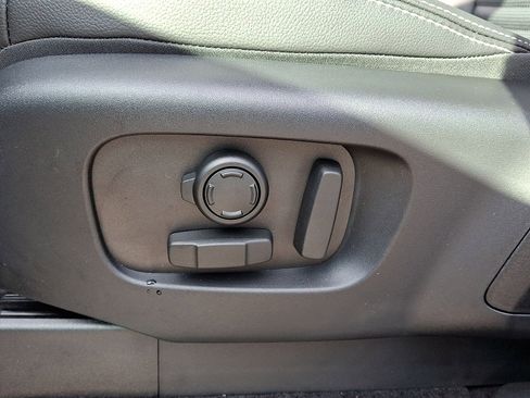 Used 2024 Land Rover Discovery Dynamic SE image 18