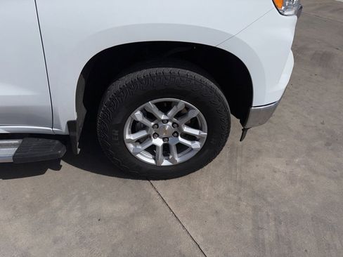 Used 2025 Chevrolet Silverado 1500 LT image 2