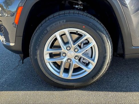 New 2025 Jeep Grand Cherokee L Laredo AWD/4WD image 8