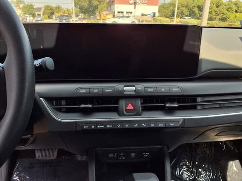 Used 2025 Kia K4 LXS image 17