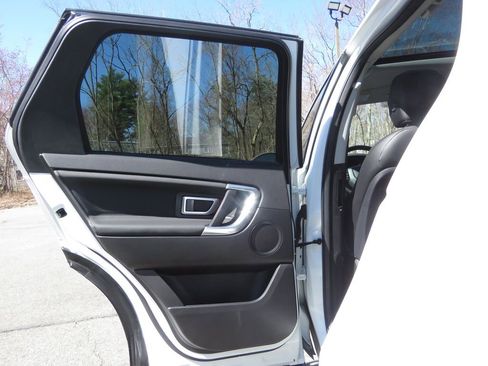 Used 2019 Land Rover Discovery Sport HSE image 19