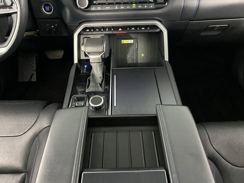 Used 2022 Toyota Tundra Platinum image 17