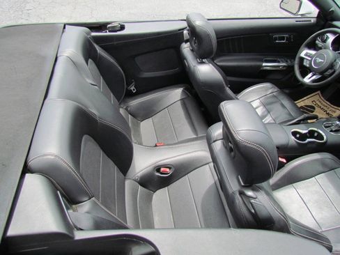 Used 2017 Ford Mustang GT Premium RWD image 13